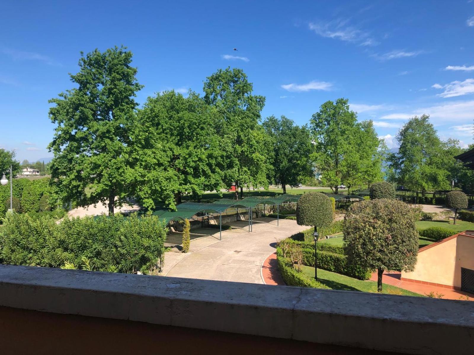 Lugana Resort & Sporting Club Peschiera del Garda Exterior foto