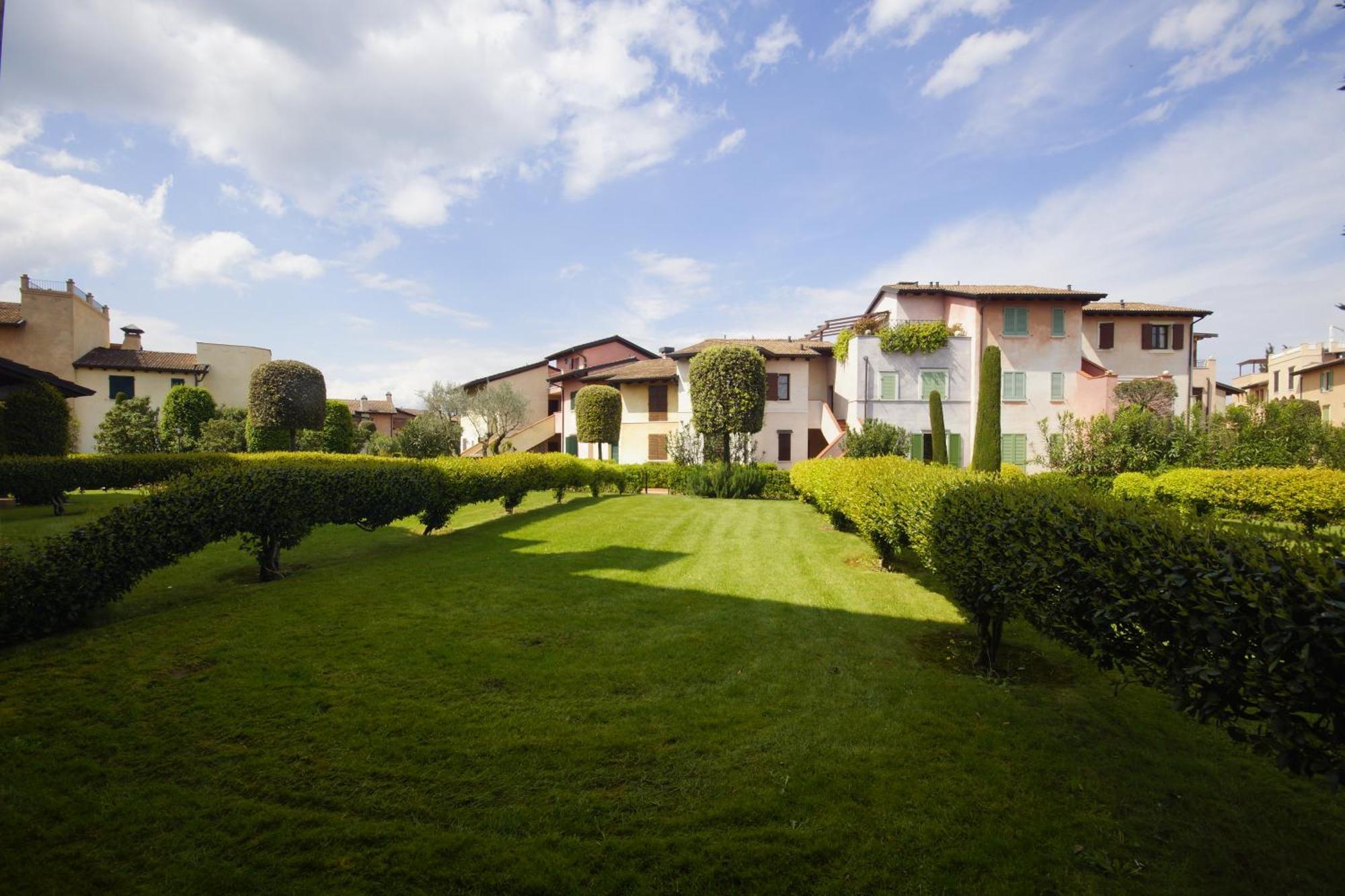 Lugana Resort & Sporting Club Peschiera del Garda Exterior foto